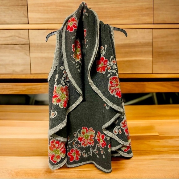 Floral Shawl Collar Sleeveless
Vest Gray Red Sherpa Trim embroidered open front - Picture 2 of 16